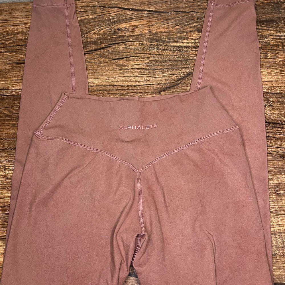 Alphalete Amplify Leggings – Washed Rose / Mineral Wash 💖
Medium | High Rise - Picture 2 of 2